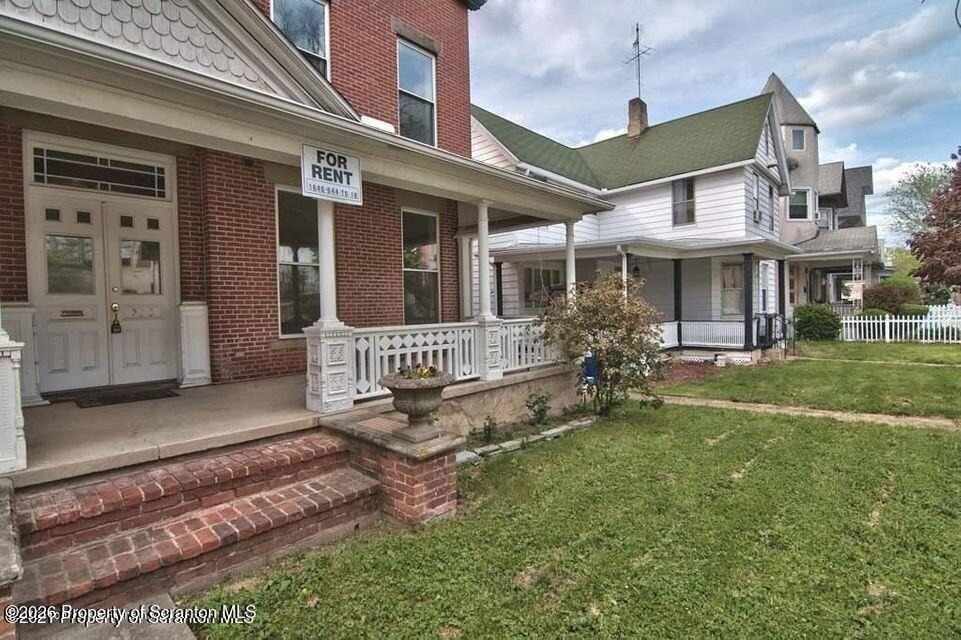 533 Quincy Ave - Photo 2 of 21
