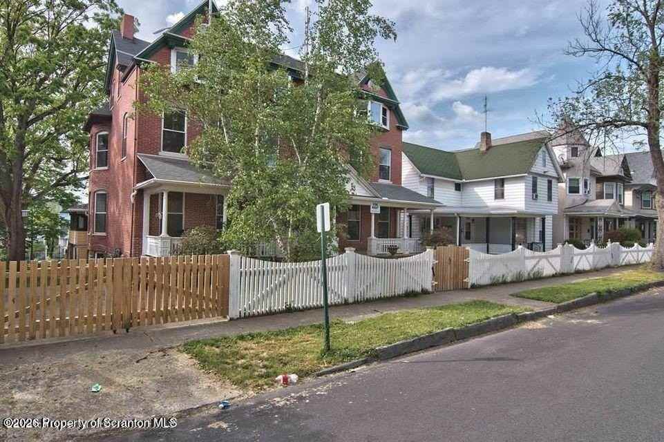 533 Quincy Ave - Photo 3 of 21