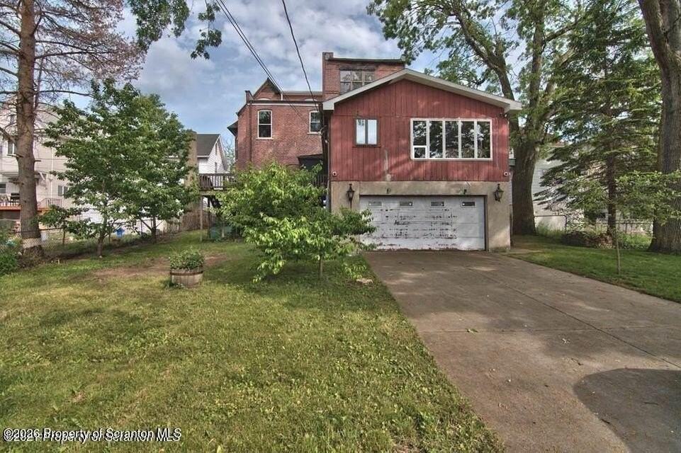 533 Quincy Ave - Photo 4 of 21