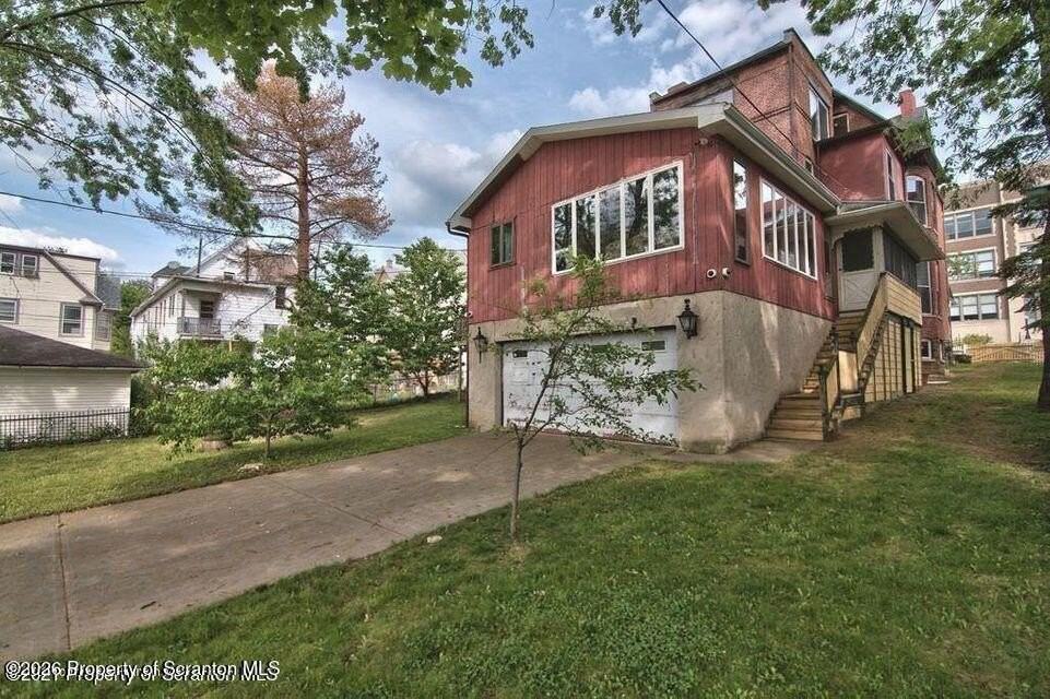 533 Quincy Ave - Photo 5 of 21