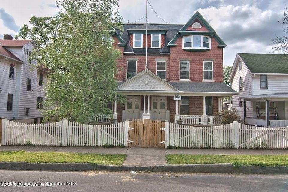 533 Quincy Ave - Photo 6 of 21