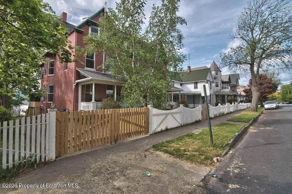 533 Quincy Ave - Photo 7 of 21
