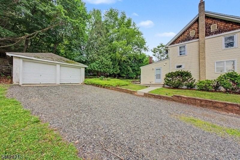 242 W Hanover Ave - Photo 2 of 18