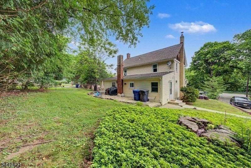 242 W Hanover Ave - Photo 4 of 18
