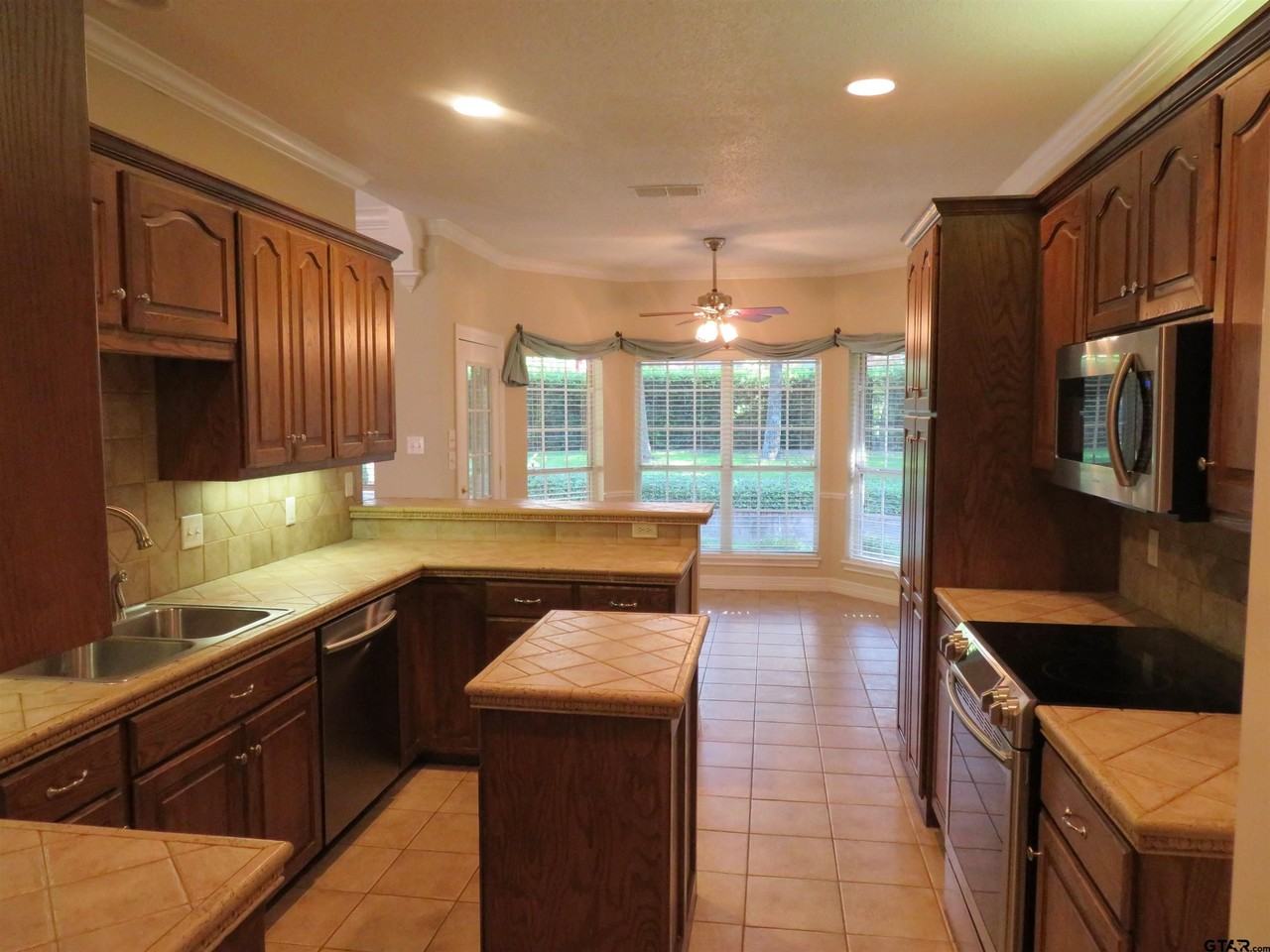 2908 Plymouth Cir - Photo 4 of 24