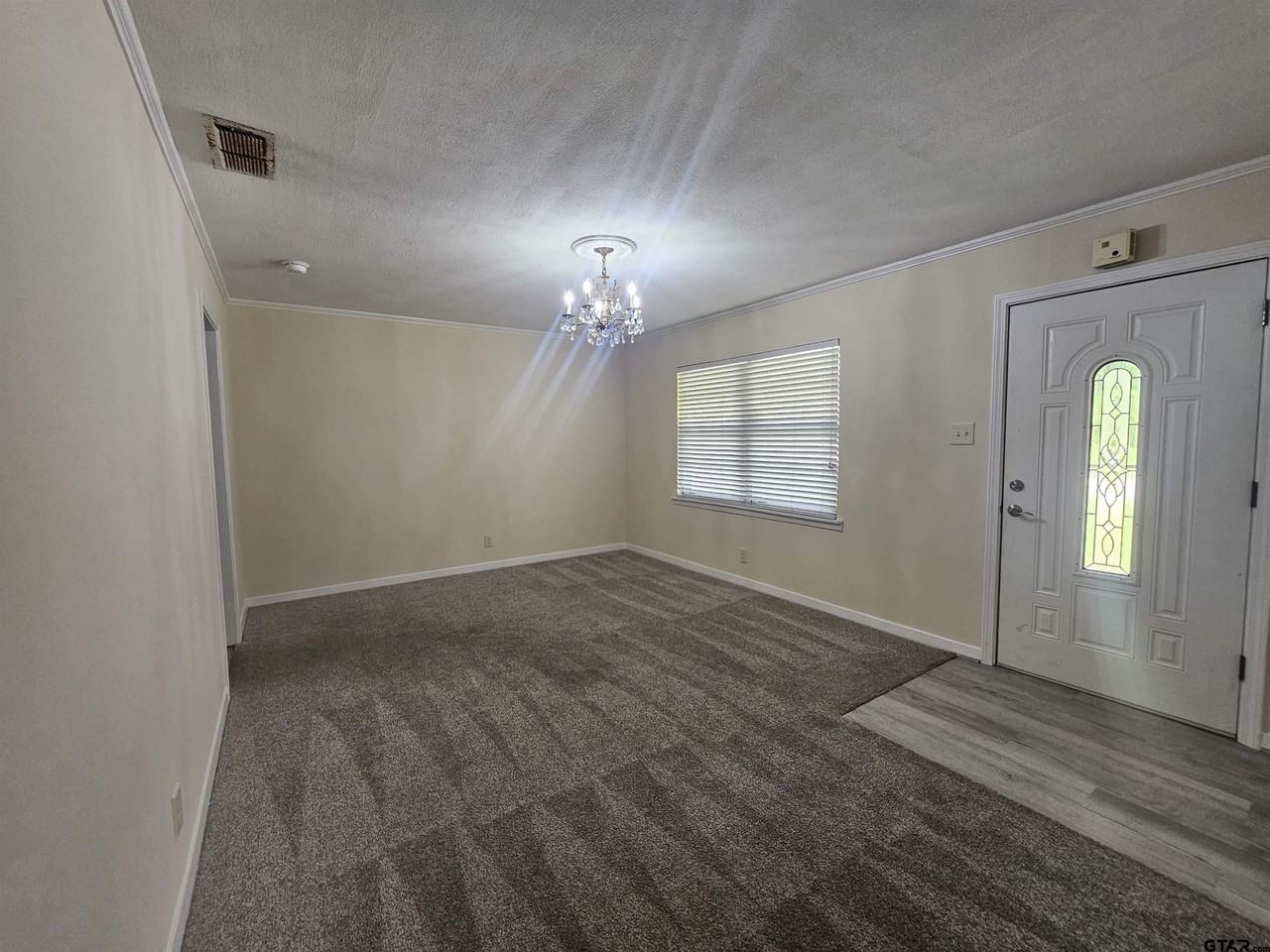 1211 Webb St - Photo 3 of 14