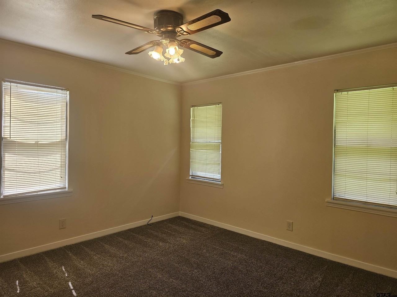 1211 Webb St - Photo 6 of 14