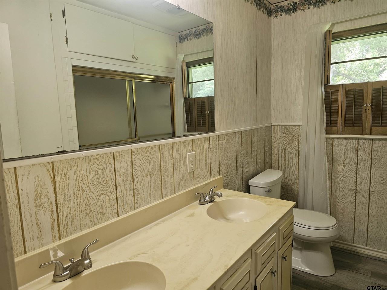 1211 Webb St - Photo 7 of 14