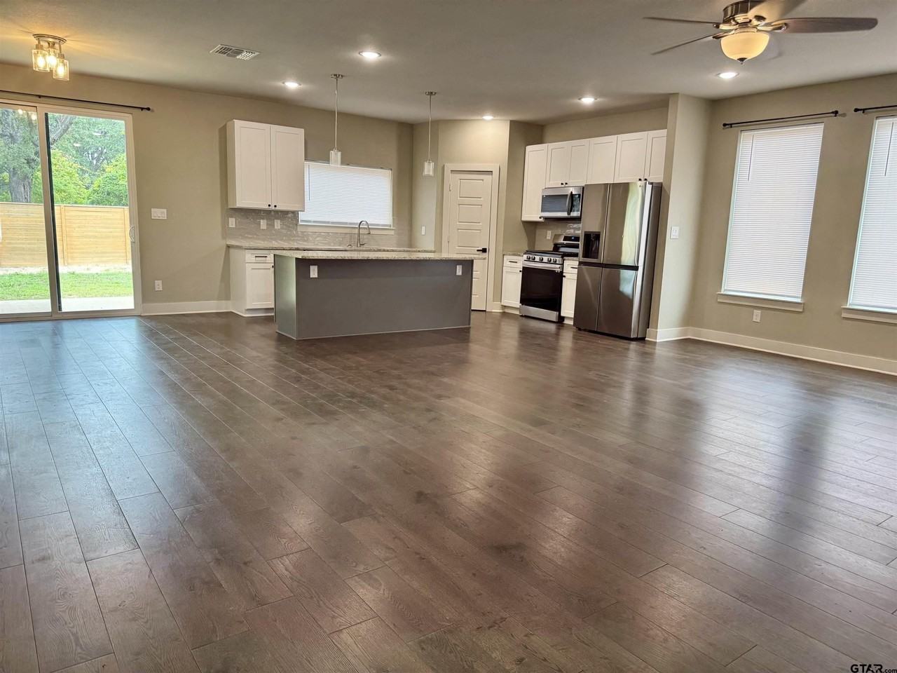 15468 Anna Ln - Photo 2 of 9