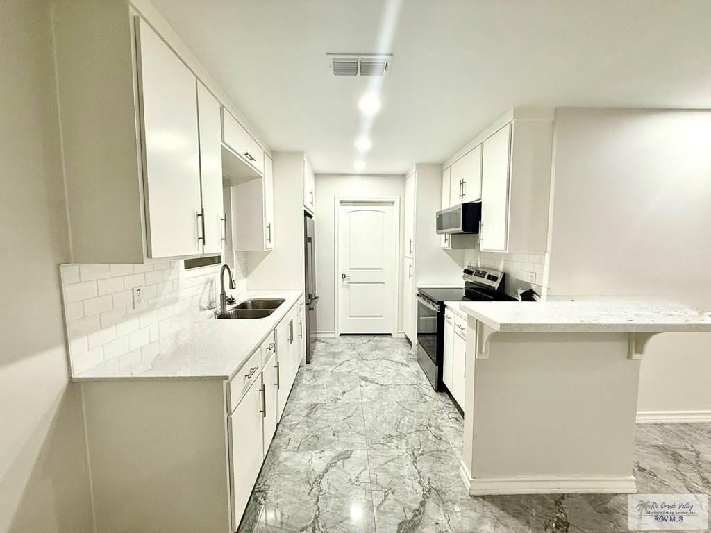 700 Tamarindo Ln - Photo 3 of 14