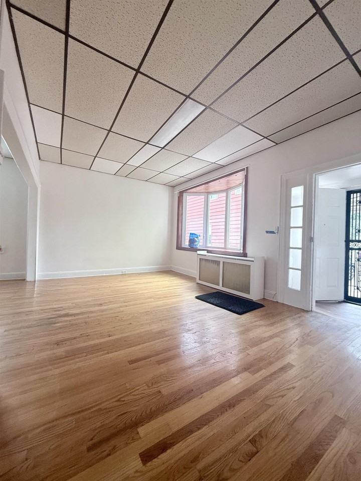 94 Laidlaw Ave - Photo 2 of 17