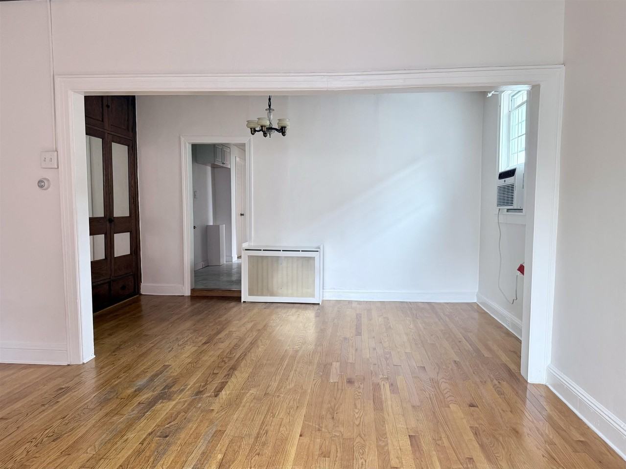94 Laidlaw Ave - Photo 4 of 17