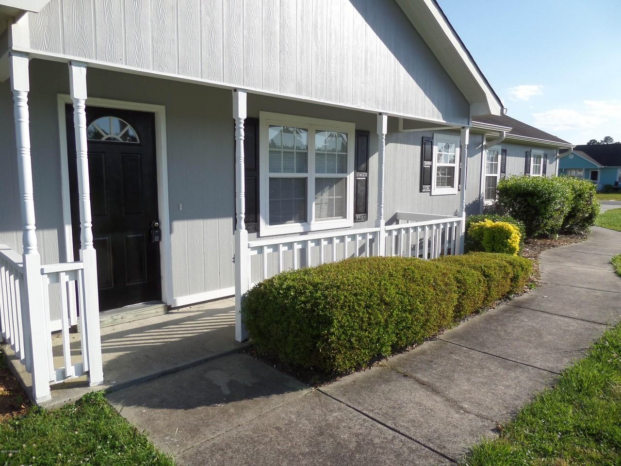 401 Sumrell Way - Photo 2 of 27