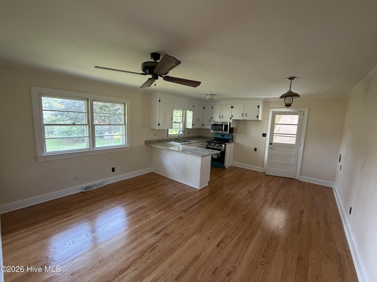 2510 Trull St Sw - Photo 5 of 11