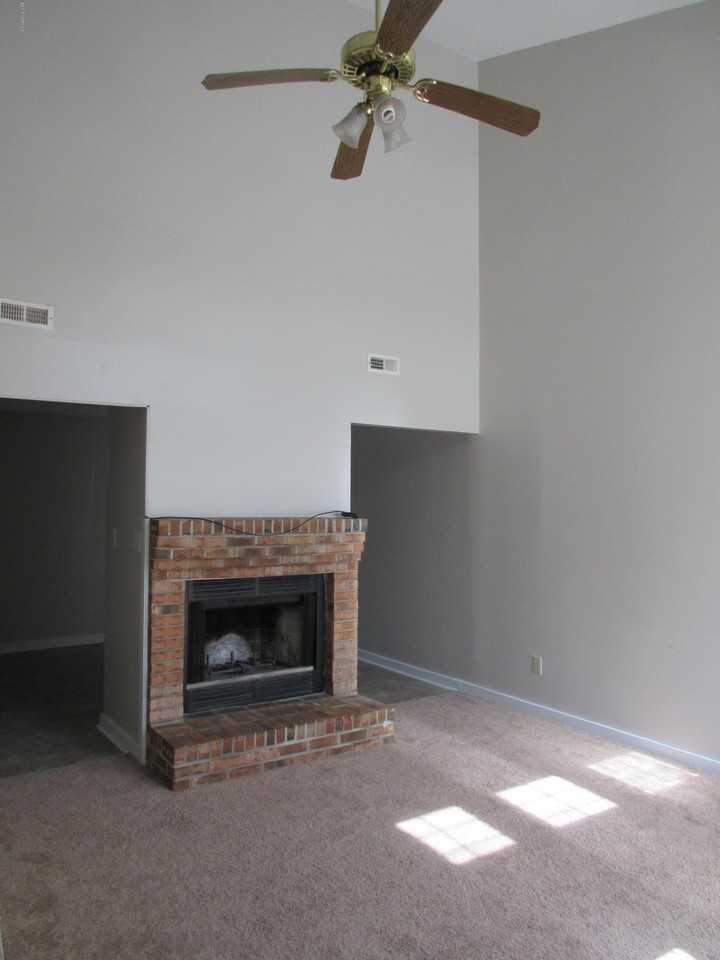 102 Persimmon Ct - Photo 2 of 14
