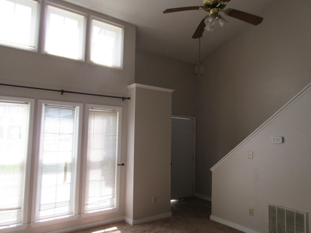 102 Persimmon Ct - Photo 3 of 14
