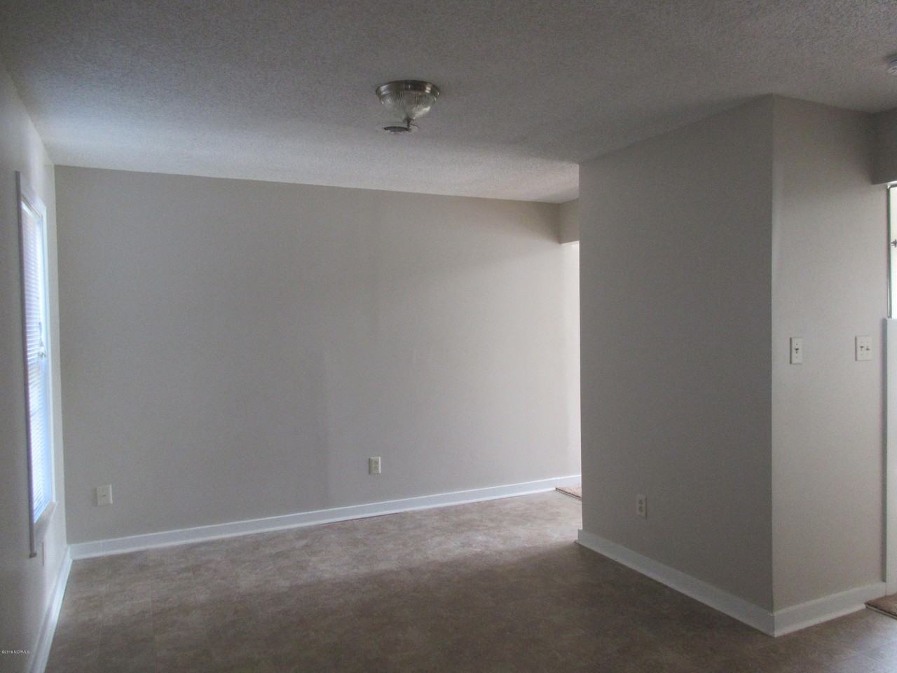102 Persimmon Ct - Photo 4 of 14