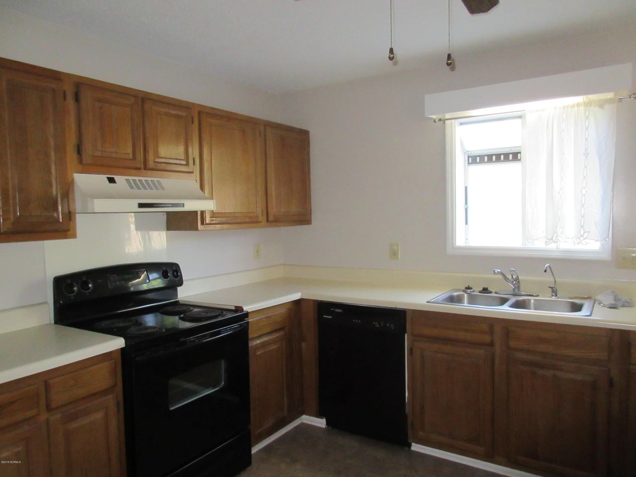 102 Persimmon Ct - Photo 5 of 14