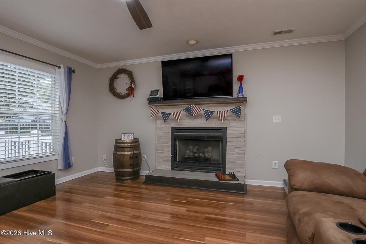 1636 Chadwick Shores Dr - Photo 6 of 44