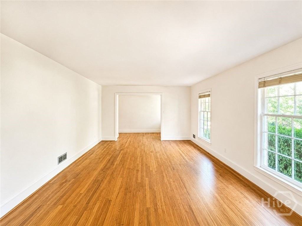 560 Riverview Rd - Photo 2 of 12