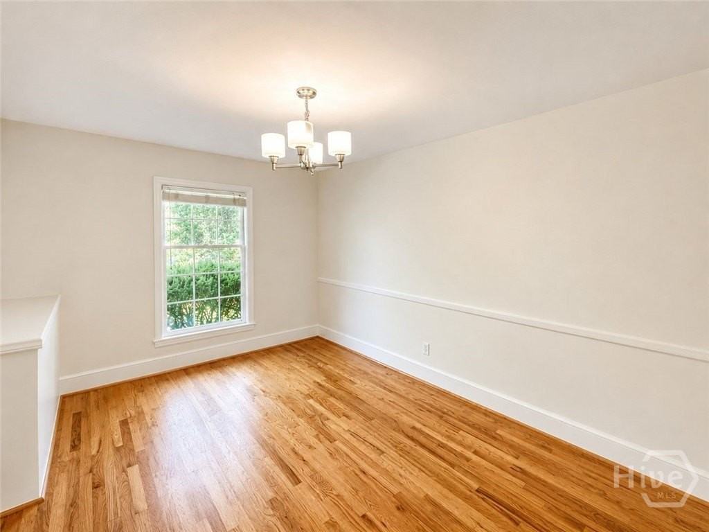 560 Riverview Rd - Photo 3 of 12