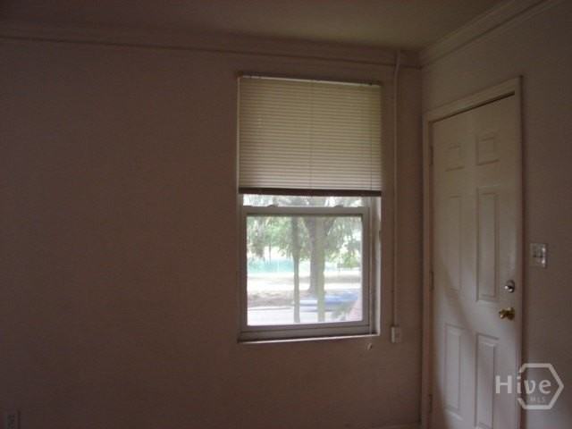 1208 E Victory Dr #2 - Photo 3 of 7