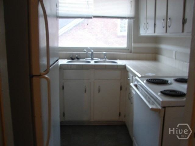 1208 E Victory Dr #2 - Photo 6 of 7