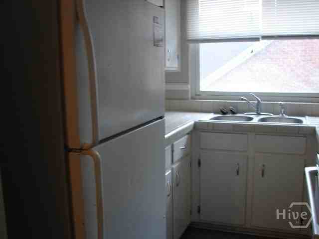 1208 E Victory Dr #2 - Photo 7 of 7