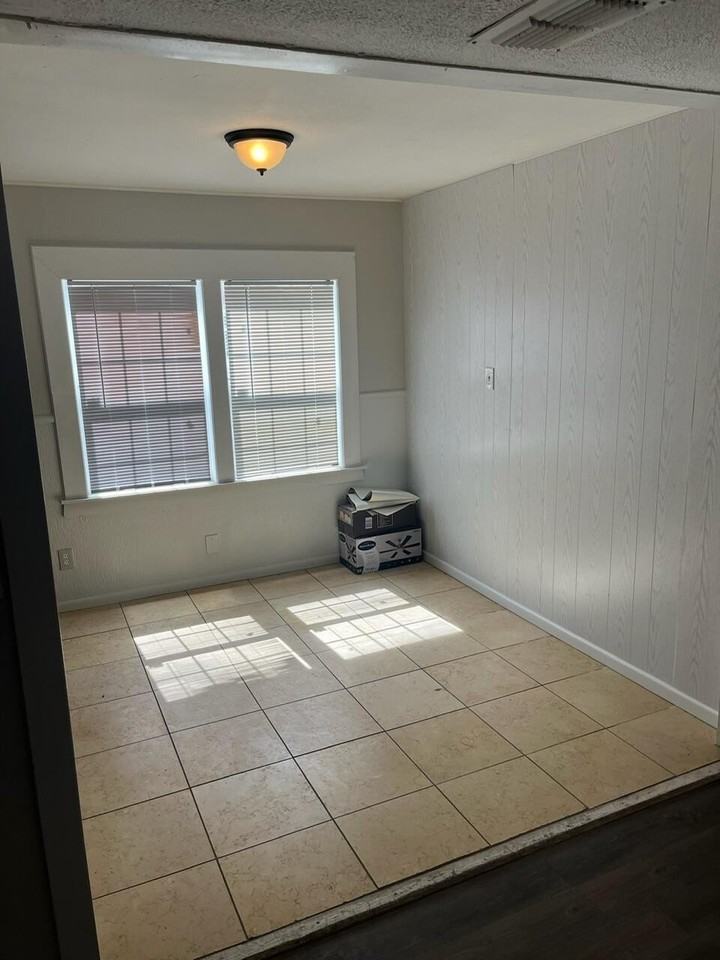 2503 24th St - Photo 7 of 12