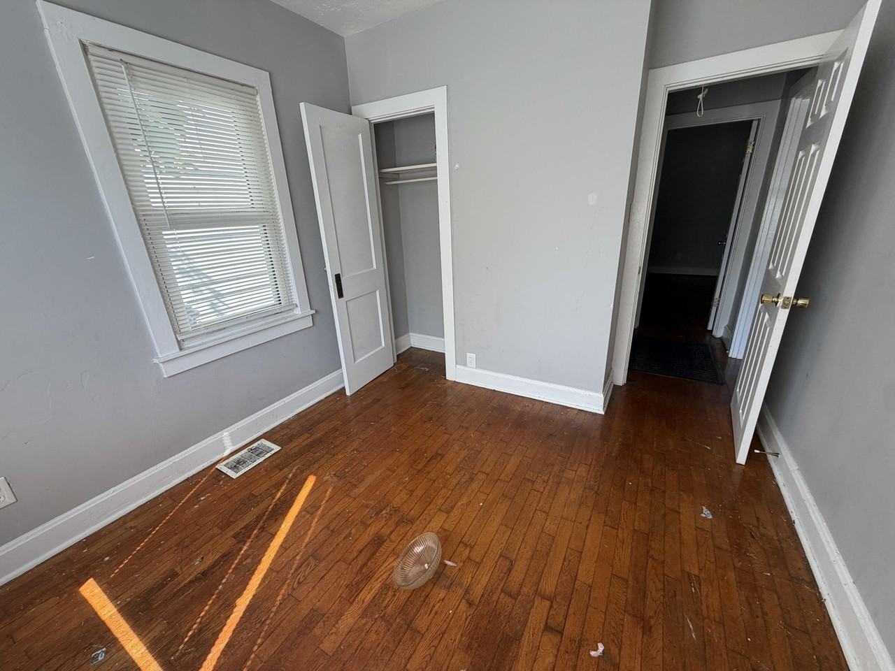 135 Clyde St - Photo 5 of 17