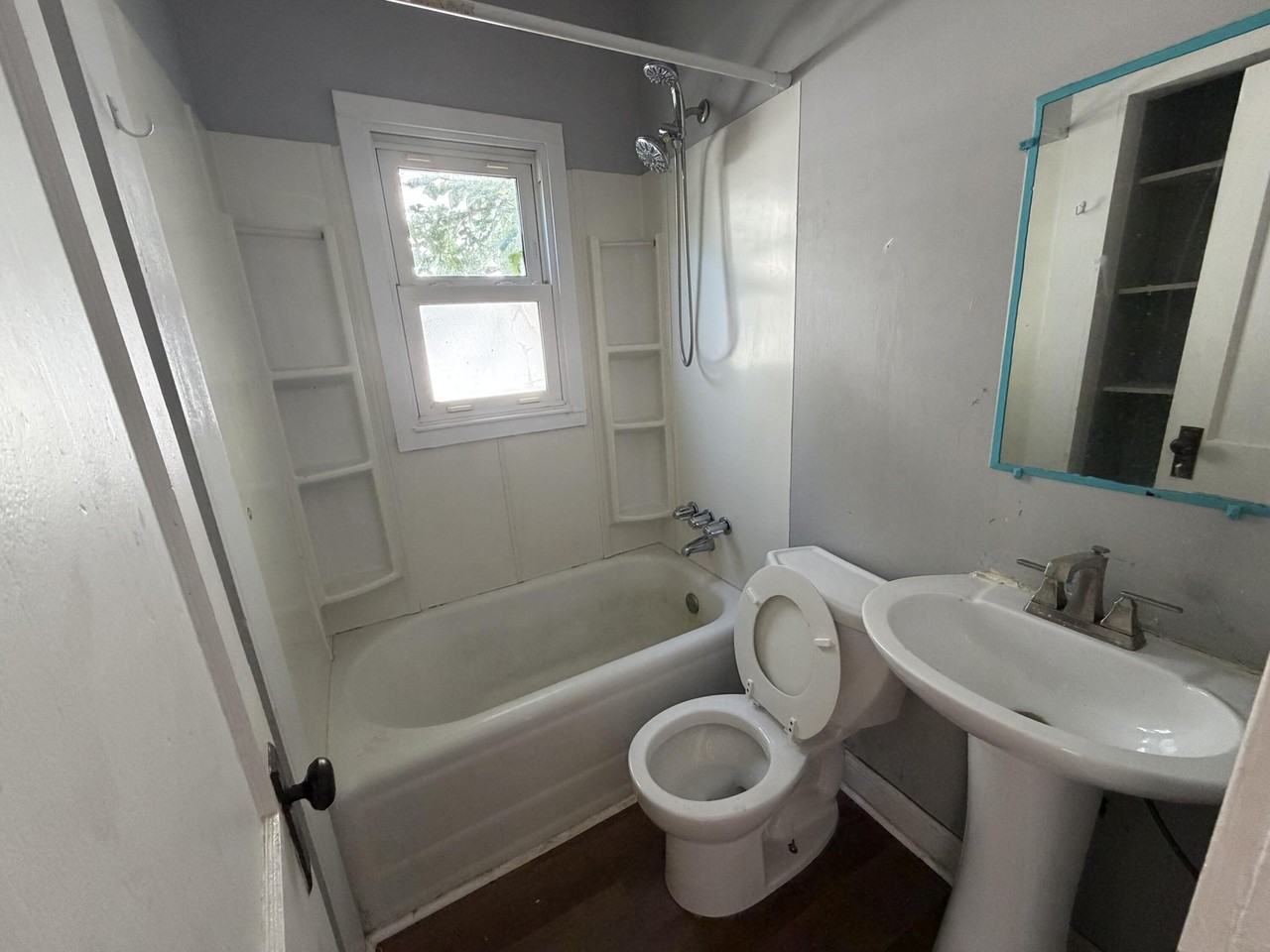 135 Clyde St - Photo 6 of 17
