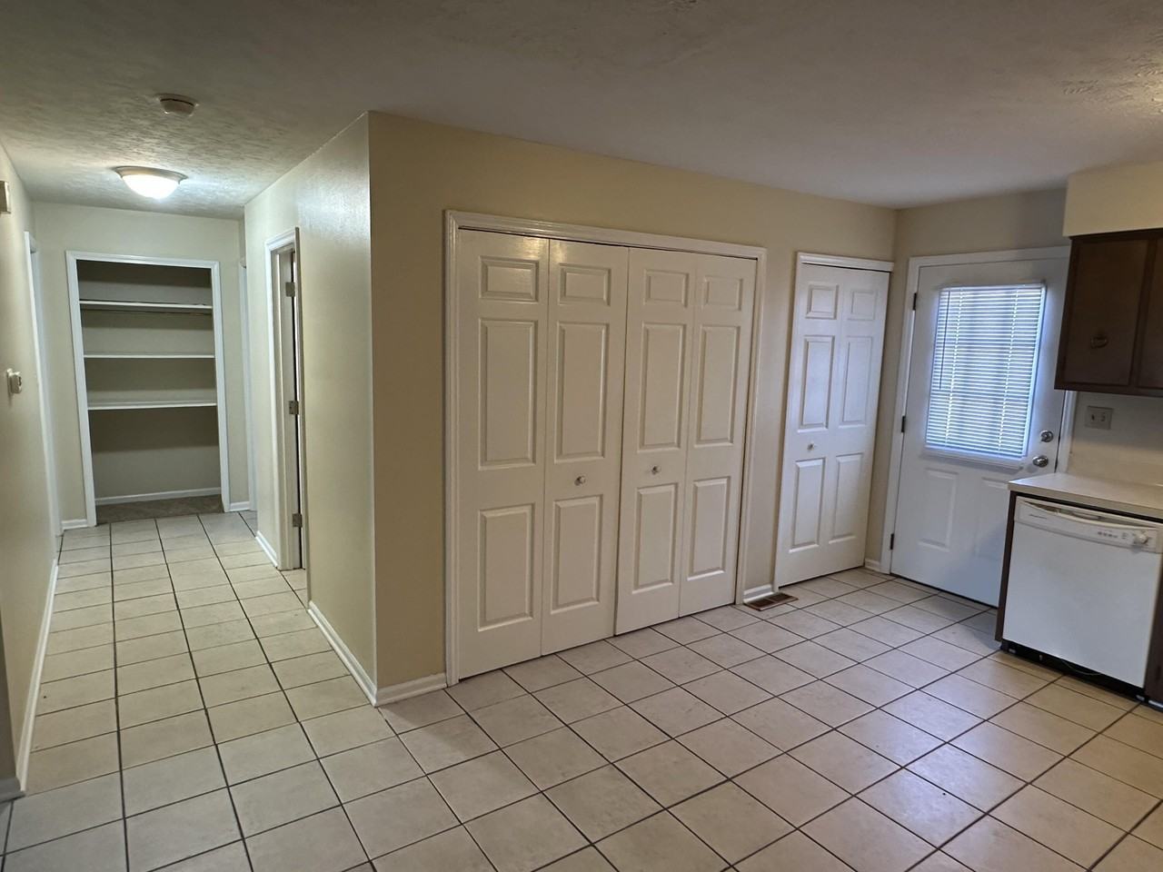 415 Ridgewood Ln #2 - Photo 5 of 28