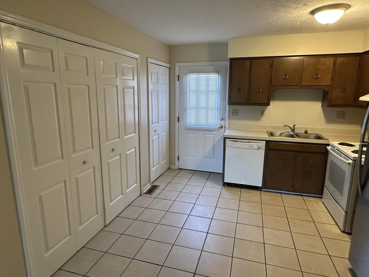 415 Ridgewood Ln #2 - Photo 6 of 28