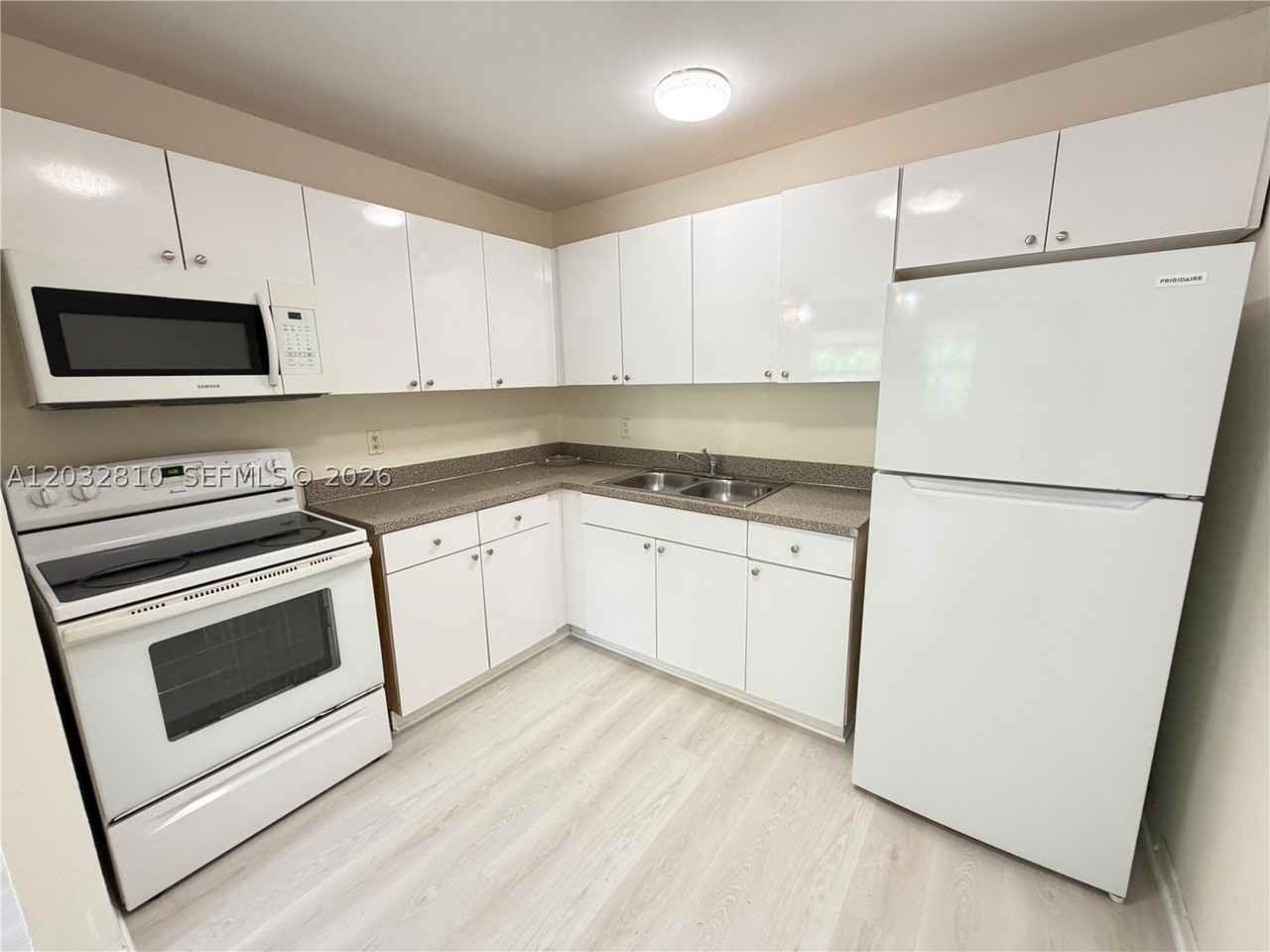 4801 Sw 18th St #2 - Photo 5 of 15
