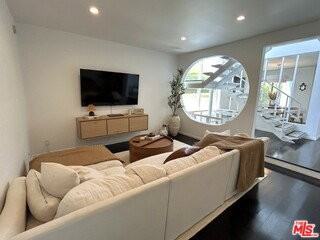 12913 Gilmore Ave - Photo 3 of 8