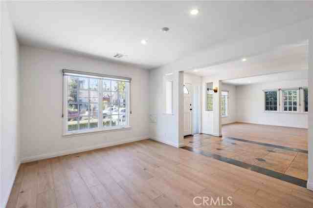 248 N Rexford Dr - Photo 3 of 8