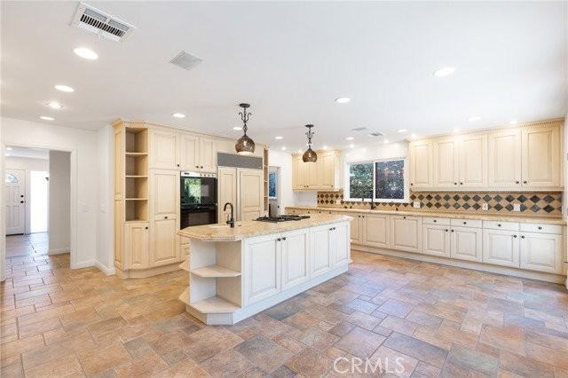 248 N Rexford Dr - Photo 5 of 8