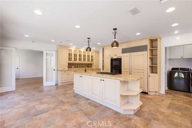 248 N Rexford Dr - Photo 6 of 8