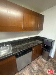 100 S Doheny Dr #213 - Photo 4 of 8