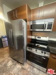 100 S Doheny Dr #213 - Photo 5 of 8