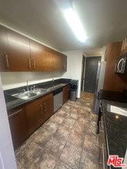 100 S Doheny Dr #213 - Photo 7 of 8
