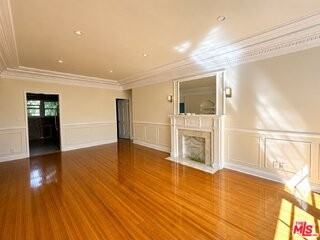 9945 Robbins Dr #102 - Photo 3 of 8