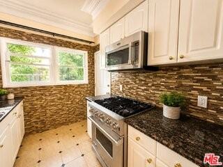 9945 Robbins Dr #102 - Photo 6 of 8