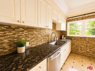 9945 Robbins Dr #102 - Photo 7 of 8