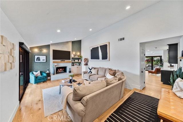 8541 Kelso Dr - Photo 2 of 8