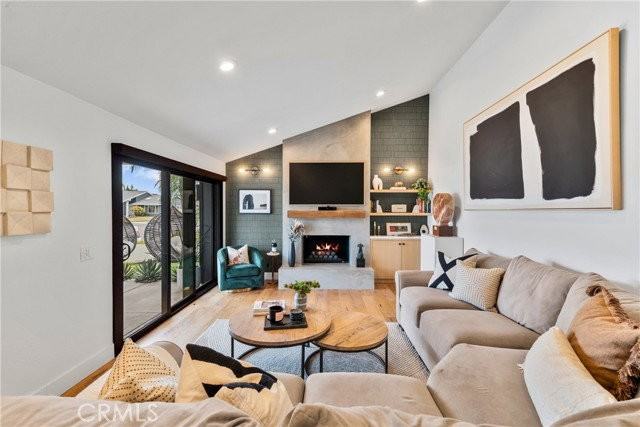 8541 Kelso Dr - Photo 3 of 8