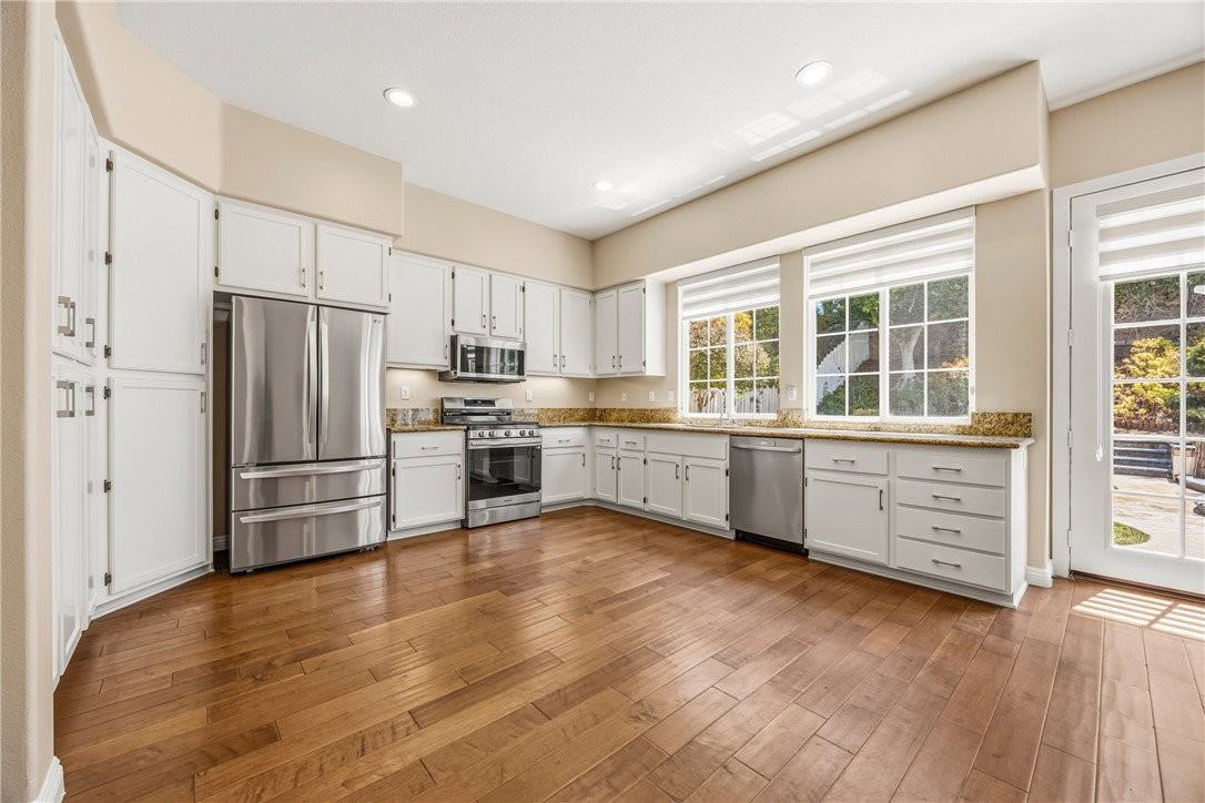 56 Turnbury Ln - Photo 3 of 8
