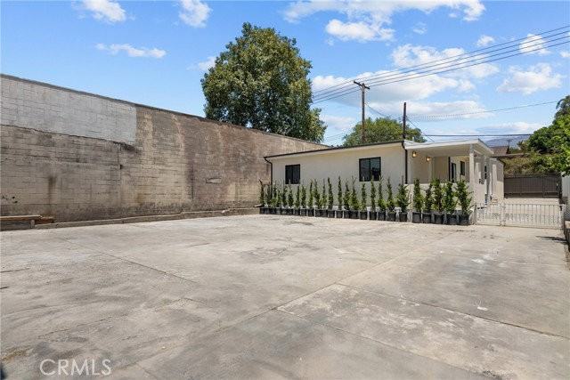 2057 E Villa St - Photo 2 of 8