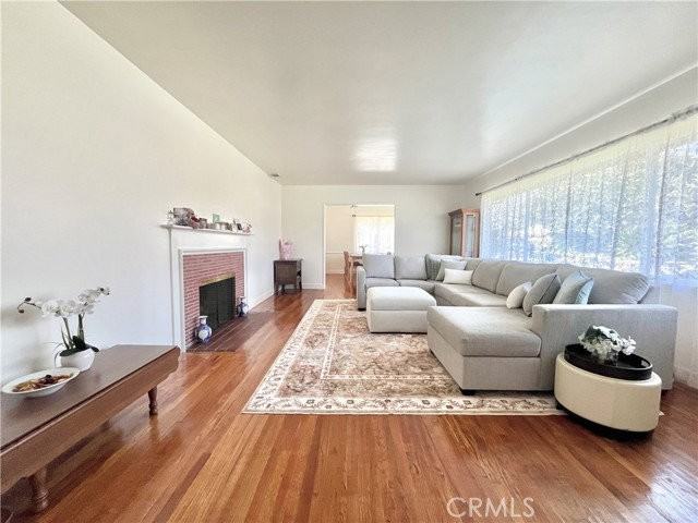 729 N California St - Photo 3 of 8