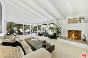 featured image of 4363 Hayvenhurst Ave